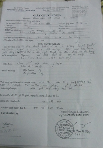 Giấy chuyển viện bệnh viện đa khoa trung tâm An Giang cấp cho sản phụ Lên khi chuyển cháu bé lên TP.HCM (Ảnh: P.Trinh) 