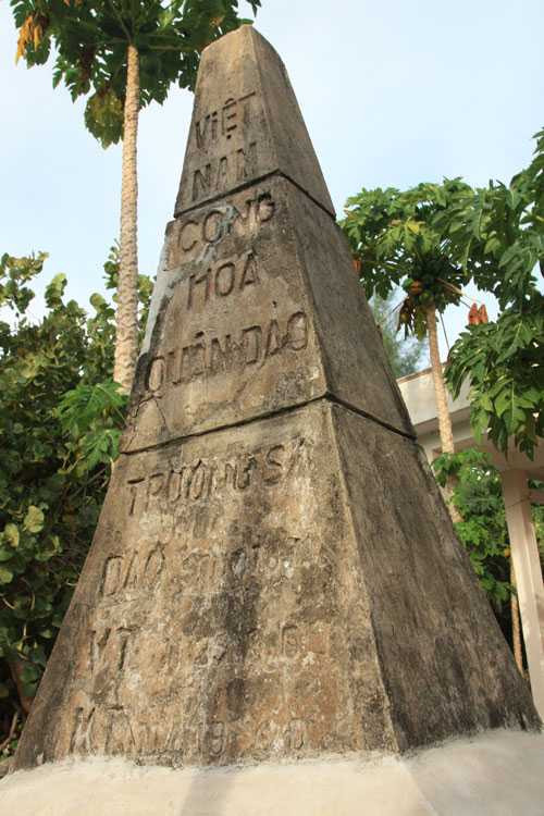 Cột mốc chủ quyền do chính quyền Sài Gòn cũ dựng trên đảo Song Tử Tây