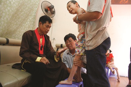lộc em, thần y, đổ bộ, chữa bách bệnh, miền nam