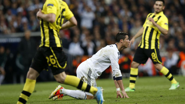Ronaldo bất lực nhìn Dortmund vào chung kết