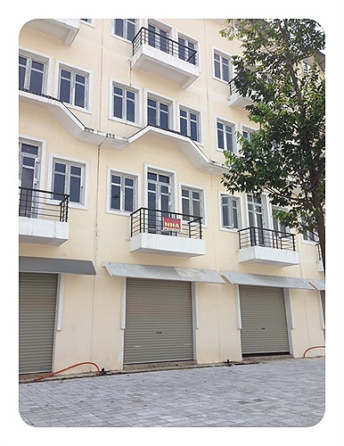 Nhiều chủ hộ đã đề biển cho thuê lại