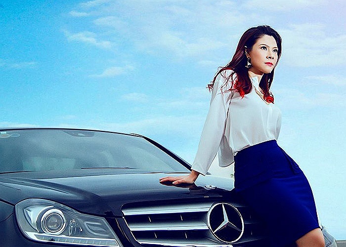 Chiếc xe màu đen có thiết kế sang trọng, tinh tế được Thanh Thảo sử dụng thường xuyên trong những chuyến lưu diễn.