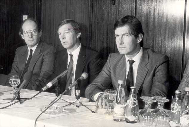 Không ai thay thế nổi Sir Alex tại Old Trafford