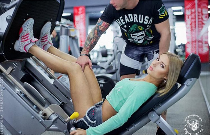 Cô gái xinh đẹp này từng là người mẫu song song với việc luyện tập Muay Thái, môn thể thao được coi là sở hữu nhiều đòn thế, luật lệ bạo lực nhất thế giới. 