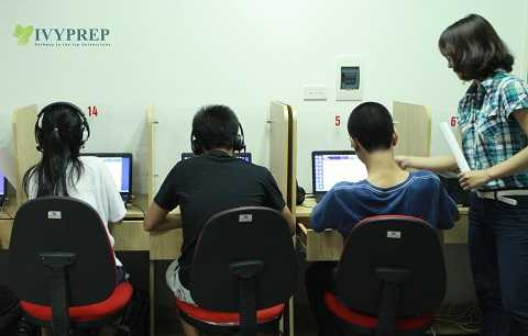 Thi SAT với $1 - "rinh" học bổng 52 triệu trong 1 phút