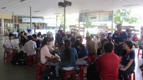 tiep suc mua thi, si tu, ben xe mien Dong.