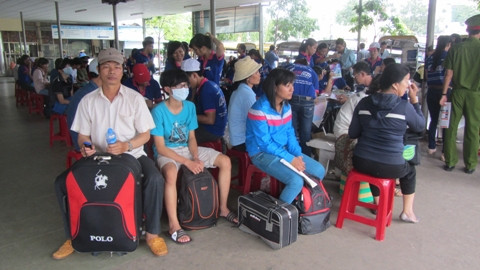 si tu, tinh nguyen, tiep suc mua thi.