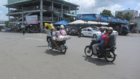 Thí sinh đổ về ứng thi, Sài Gòn bắt đầu 'nóng'