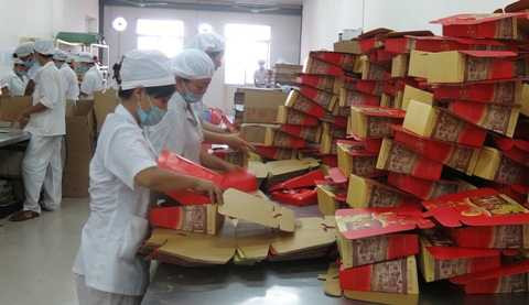 Xưởng sản xuất bánh trung thu đang gấp rút đẩy cao sản lượng cung ứng cho thị trường