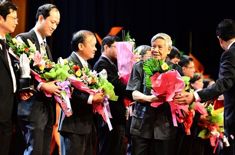 Lê Khả Phiêu, Nguyên Ủy viên Bộ Chính trị, Nguyên Tổng Bí thư Ban Chấp hành Trung ương Đảng