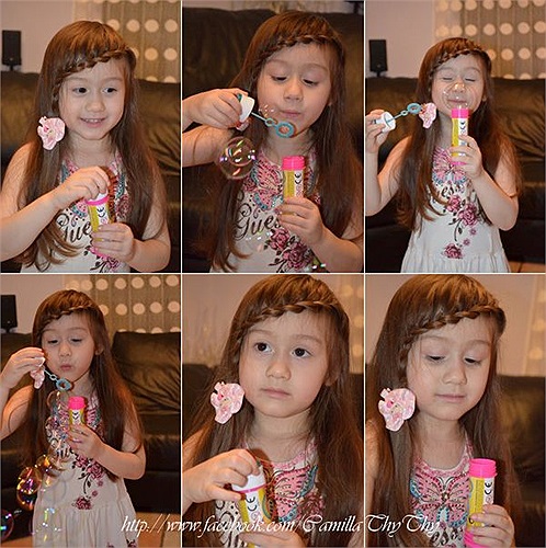 Cậu bé đáng yêu này tên là Tommy Lê. Cậu mới chỉ 2 tuổi nhưng sở hữu phong cách thời trang sành điệu. Có bố mẹ đều là người Việt và hiện tại đang sinh sống tại nước ngoài nên cậu bé rất thích thú mỗi lần được về Việt Nam.