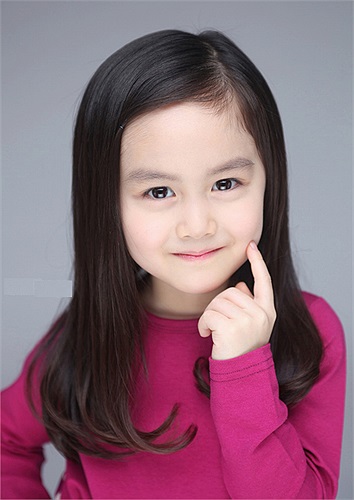 Cô bé cùng với hai sao nhí Leo và Lauren đóng vai con của các ông bố hờ do các thành viên nhóm nhạc MBLAQ thủ vai.