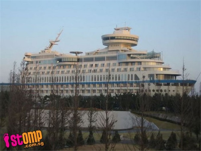 Khách sạn nằm trong khu resort Sun Cruise (Hàn Quốc)với phong cách thiết kế ấn tượng.