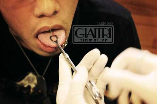 Xỏ lưỡi, nong tai đã trở thành 'mốt' của nhiều bạn trẻ
