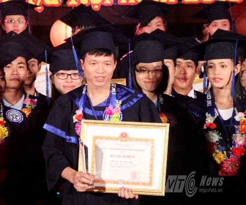 Thủ khoa La Văn Ngọ sẽ chính thức đi làm vào đầu tháng 9/2013.