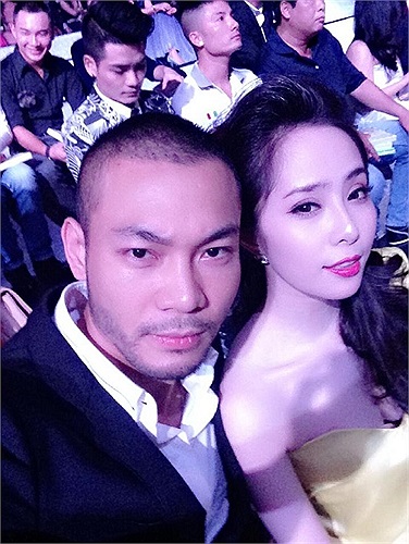 Quỳnh Nga chụp hình cùng Doãn Tuấn trong chương trình tối qua.