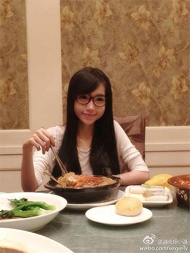 Elly trần xuất hiện trên các trang báo mạng của Trung Quốc.