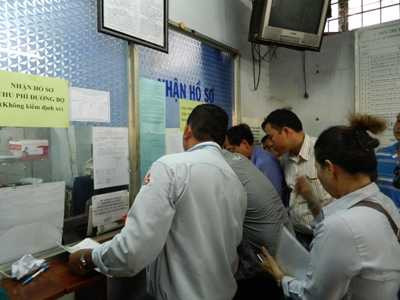 Chen chúc nộp phí sử dụng đường bộ ở TPHCM