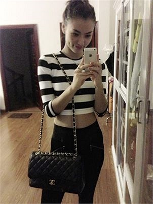 Hồng Quế trước khi ra đường.