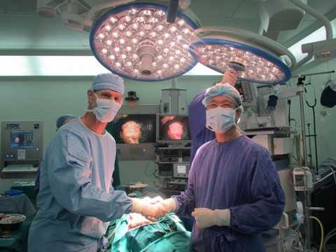 Phẫu thuật thành công: Cậu bé không có khuôn mặt người