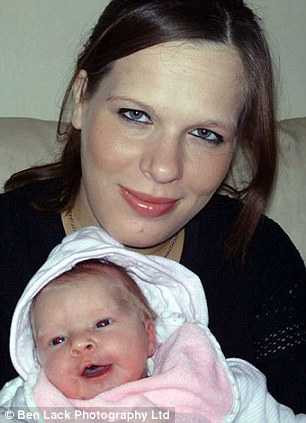 Thương tâm con chết trong chăn của mẹ