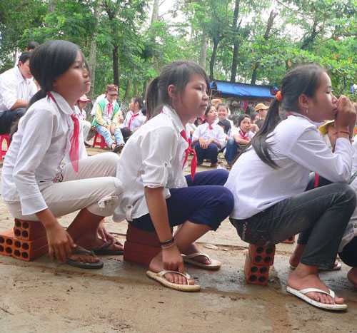 Học trò tỉnh An Giang trong lễ khai giảng năm học 2012-2013. Ảnh minh họa