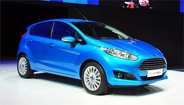 Động cơ EcoBoost 3 xi lanh dung tích chỉ 1 lít nhưng có công suất 120 mã lực và momen xoắn cực đại 170 Nm, tương đương và thậm chí mạnh hơn động cơ 1.5 lít của các đối thủ hiện đang có mặt trên thị trường. 