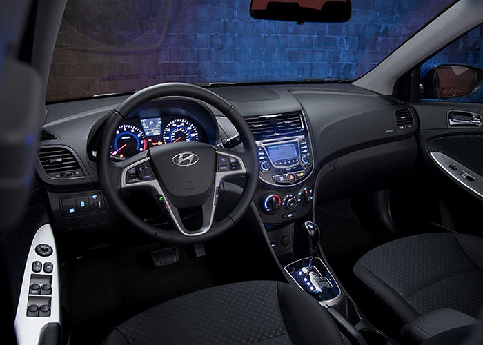 Xe sử dụng động cơ Gamma 1.4 lít cùng hộp số tự động 4 cấp có chế độ lái thể thao.