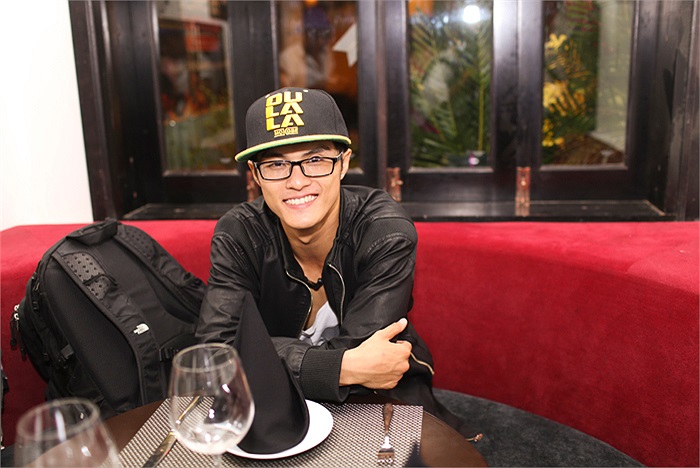 'Người tình của Mỹ Tâm' cũng đến dự tiệc một mình.