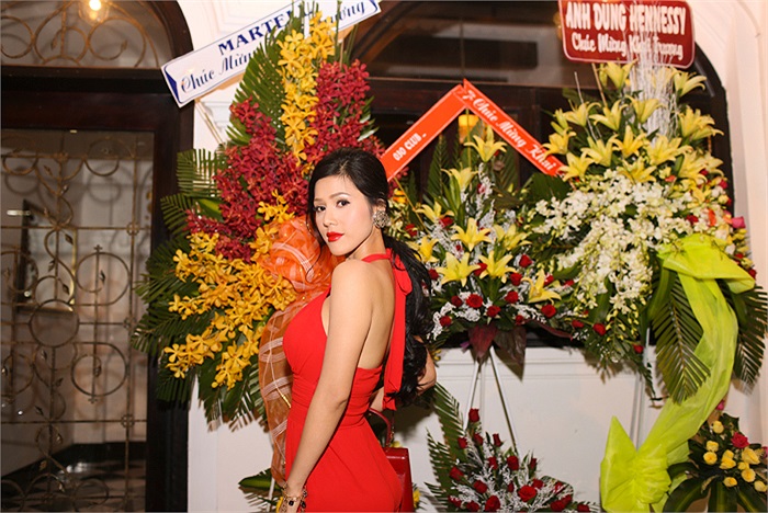 Maria và chiếc lưng trần nuột nà.