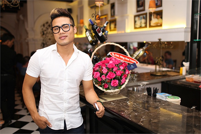 Ngọc Minh Idol cũng có mặt tại sự kiện. Anh đang ở TP.HCM để chuẩn bị cho đêm bán kết The Winner Is tối 3/8 này.