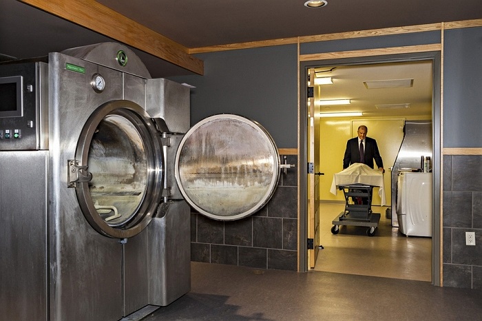 Bộ ảnh mô tả các quy trình hoả thiêu do nhiếp ảnh gia người Thụy Điển Lars Tunbjork thực hiện tại Mỹ. 