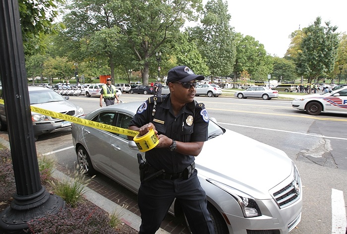 Cảnh sát chăng dây phong tỏa hiện trường