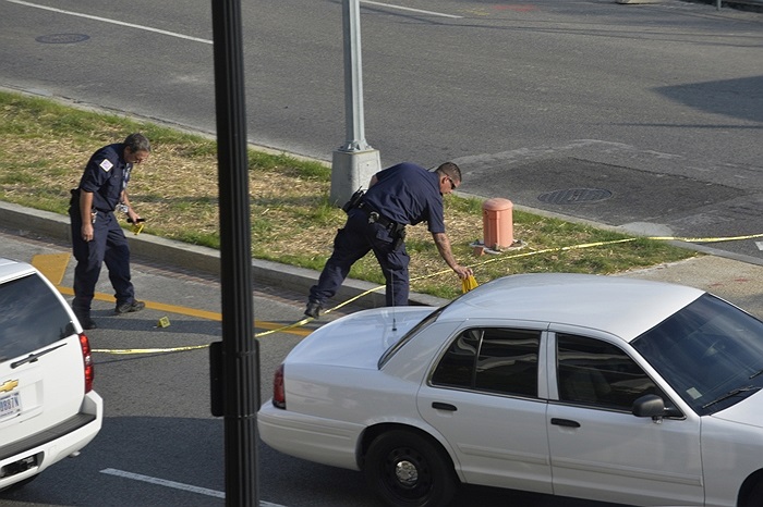 Cảnh sát chăng dây phong tỏa hiện trường