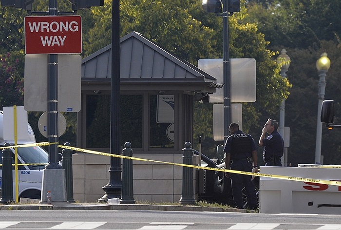 Cảnh sát Mỹ tại hiện trường gần tòa nhà Quốc hội