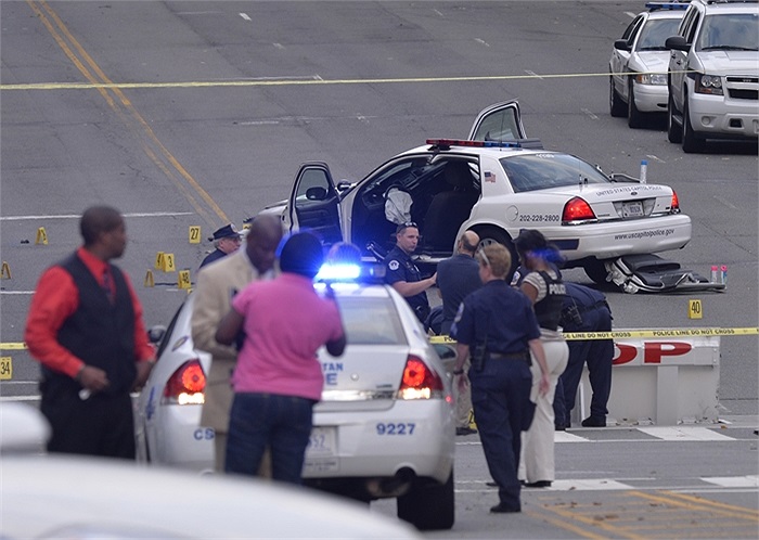 Cảnh sát Mỹ tại hiện trường gần tòa nhà Quốc hội