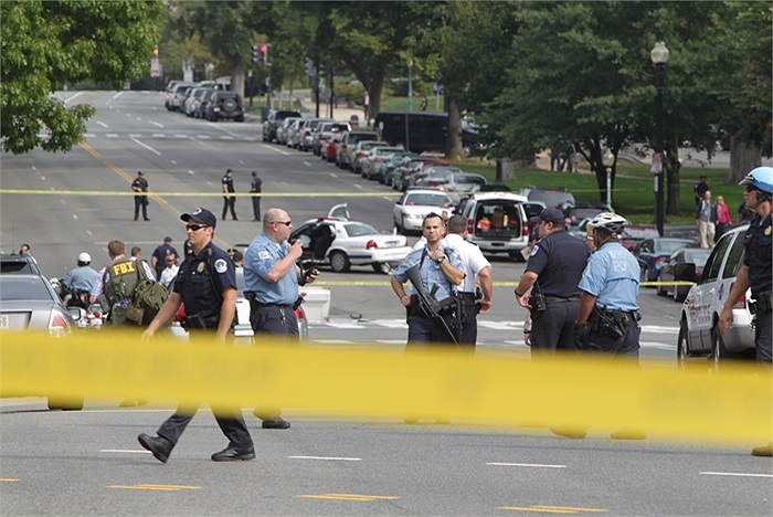 Cảnh sát Mỹ tại hiện trường gần tòa nhà Quốc hội