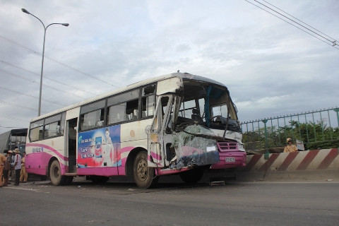 TP.HCM, tai nạn, xe khách, liên hoàn, công nhân, xe tải, quốc lộ 1A