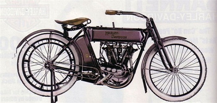 The Silent Gray Fellow – model 7D của Harley-Davidson được xem là chiếc xe đầu tiên ứng dụng thành công động cơ V-Twin, dù động cơ này lần đầu trên model 5D. Năm 1911, hãng mô tô Mỹ đã sản xuất tới 5.625 chiếc và có giá bán 300 USD. 