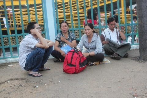 TP.HCM, Giáo dục, thi đại học, sĩ tử, phụ huynh, vạ vật trước cổng trường