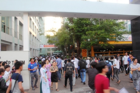TP.HCM, Giáo dục, thi đại học, sĩ tử, phụ huynh, vạ vật trước cổng trường