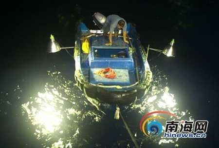 TQ ồ ạt đánh cá Trường Sa, tướng Lê Văn Cương lên tiếng