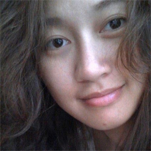 Khánh Linh khoe mặt mộc.