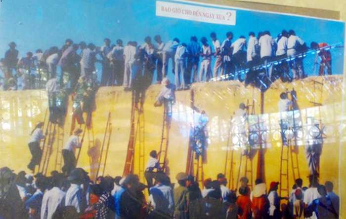 CĐV công thành sân Vinh