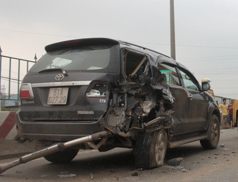 TP.HCM, quốc lộ 1A, ma men, tai nạn, lật nhào,