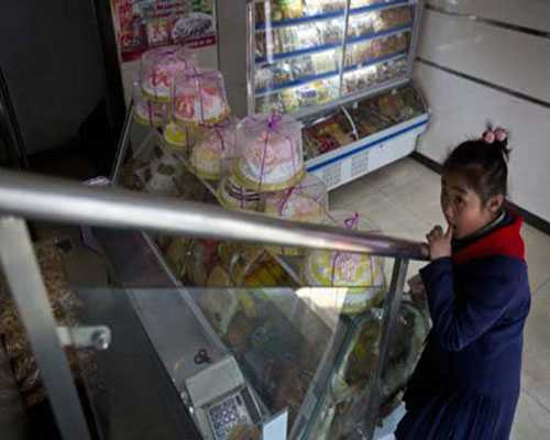 Những chiếc bánh gato kiểu Tây được bày bán ở Bình Nhưỡng