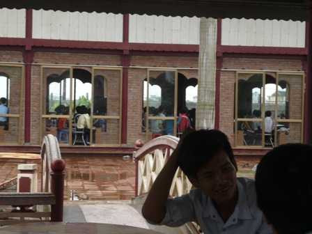 lớp học đông nghịt người của Lô Hội ở Thái Bình