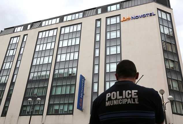 Quang cảnh bên ngoài hiện trường vụ án