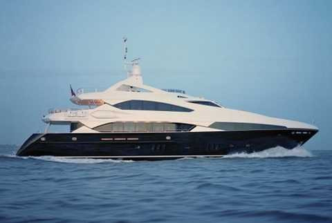 Du thuyền 2 triệu USD của chồng Diễm My