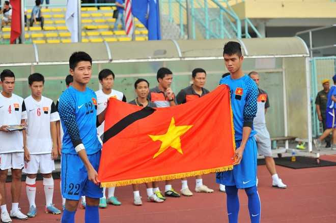 u19-viet-nam-mặc-niệm-đại tướng Võ Nguyên Giáp